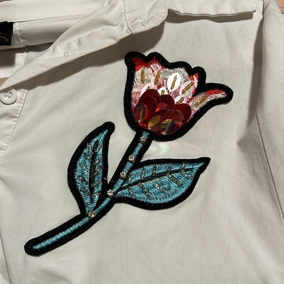 White Short Sleeve Button Down Blouse Size M by Nancy - Picture 4 of 4